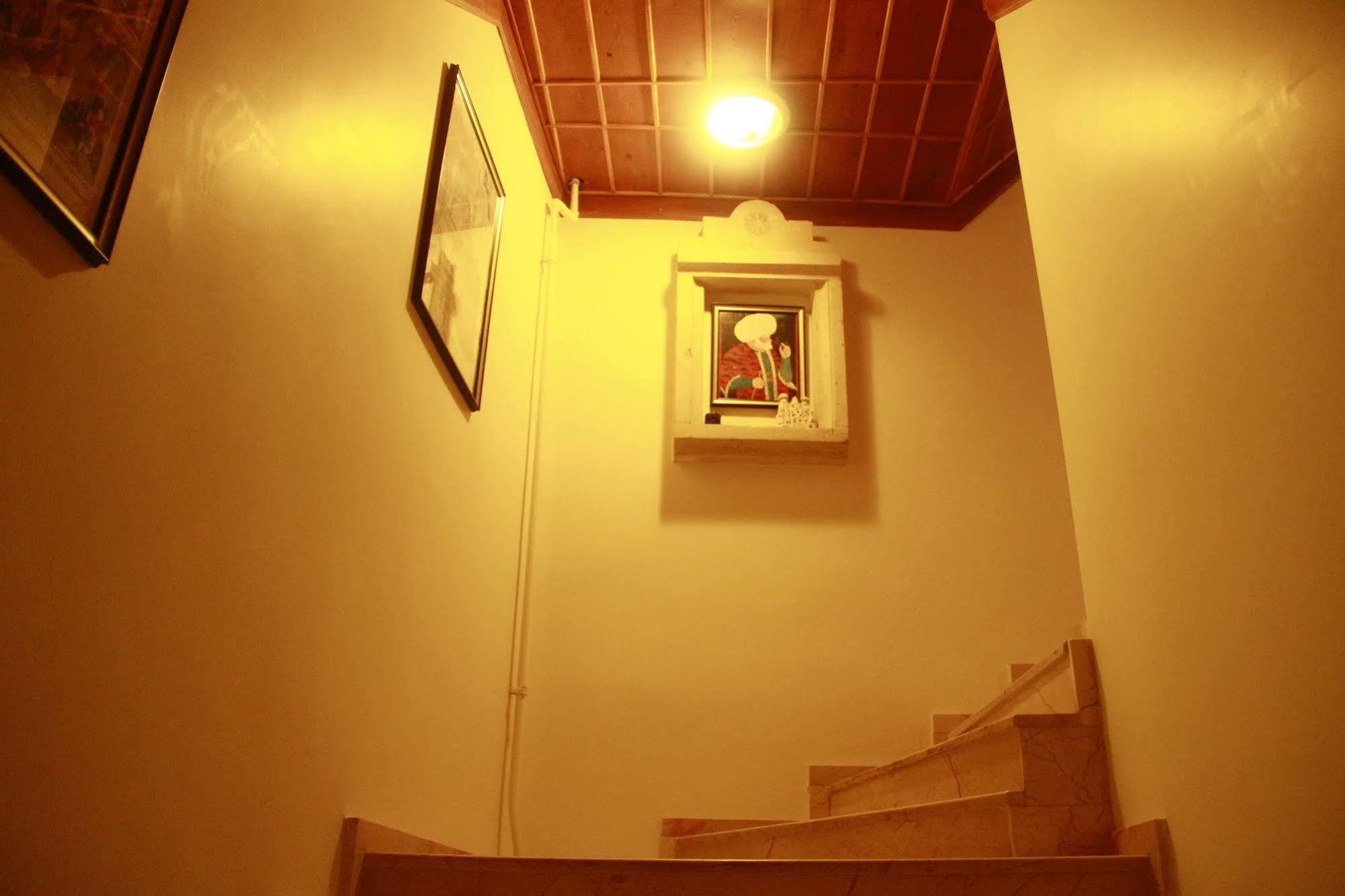 Otel Saruhan 2*